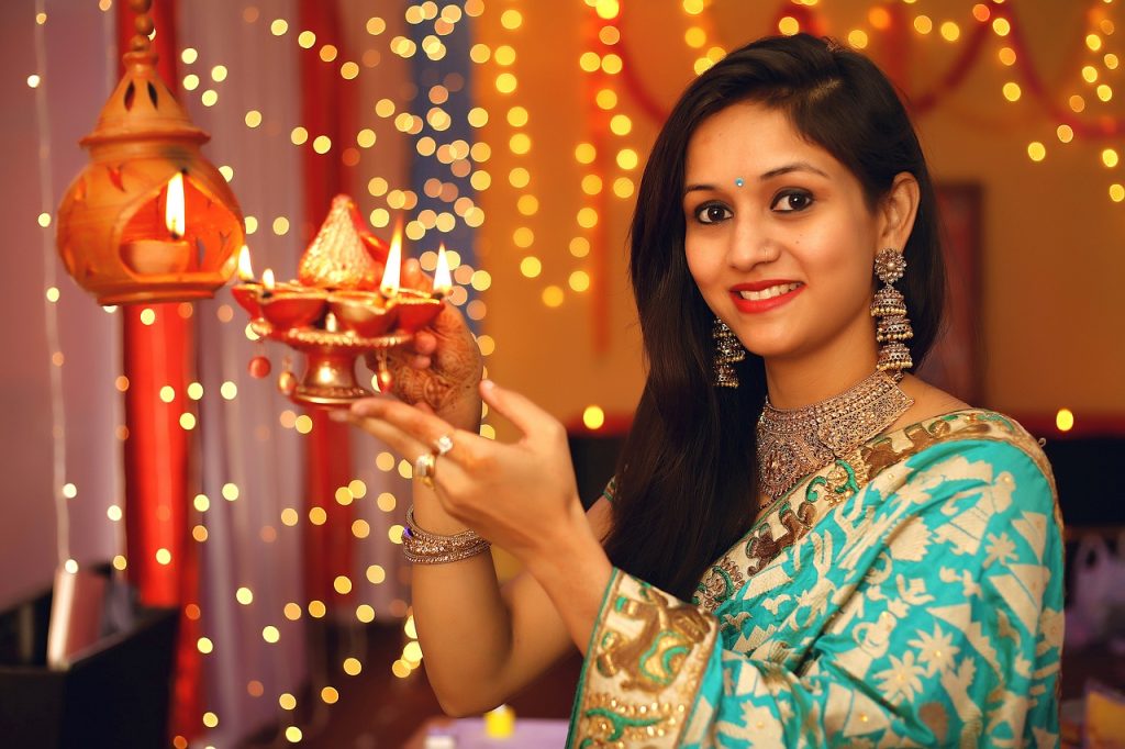indian, woman, candles-7273347.jpg