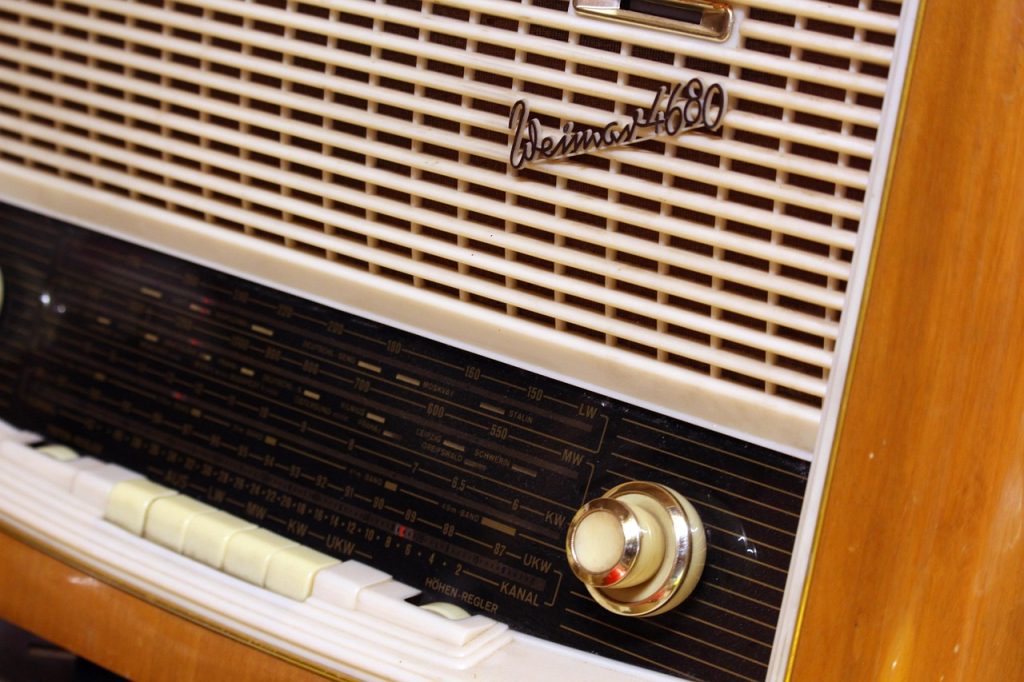 nostalgia, radio, weimar4680, old radio, retro, antique, story, entertainment, radio device, recipient, gdr radio, vintage, keys, antiquity, listen, equipment, frequency, knob, technology, speaker, music, media, design, news